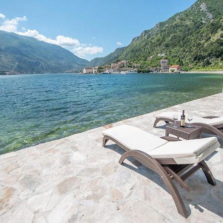 Seafront Apartment Cattaro Esterno foto