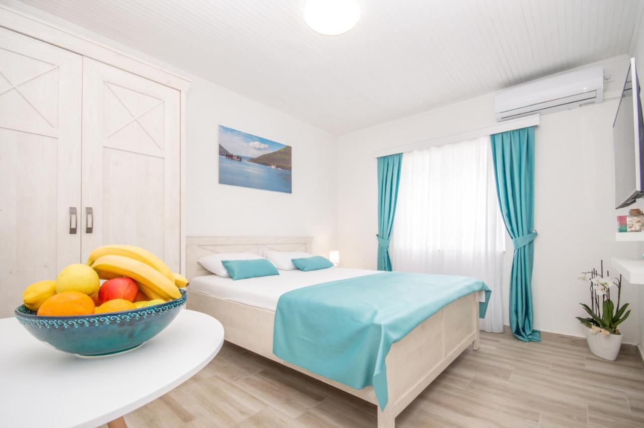 Seafront Apartment Cattaro Esterno foto