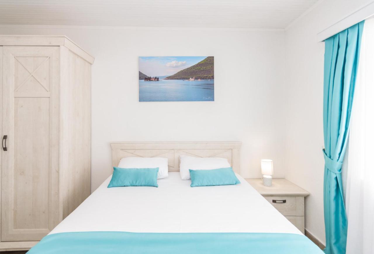 Seafront Apartment Cattaro Esterno foto