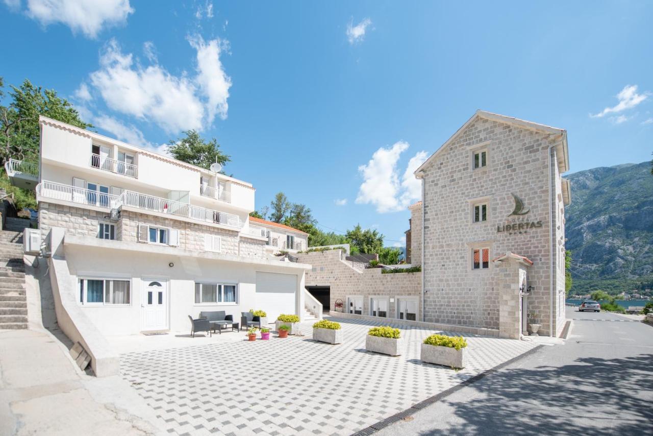 Seafront Apartment Cattaro Esterno foto